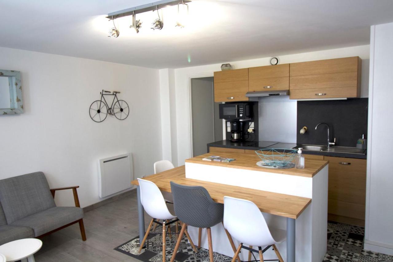 Cosy Apartment In The Center Of La Flotte Exterior photo
