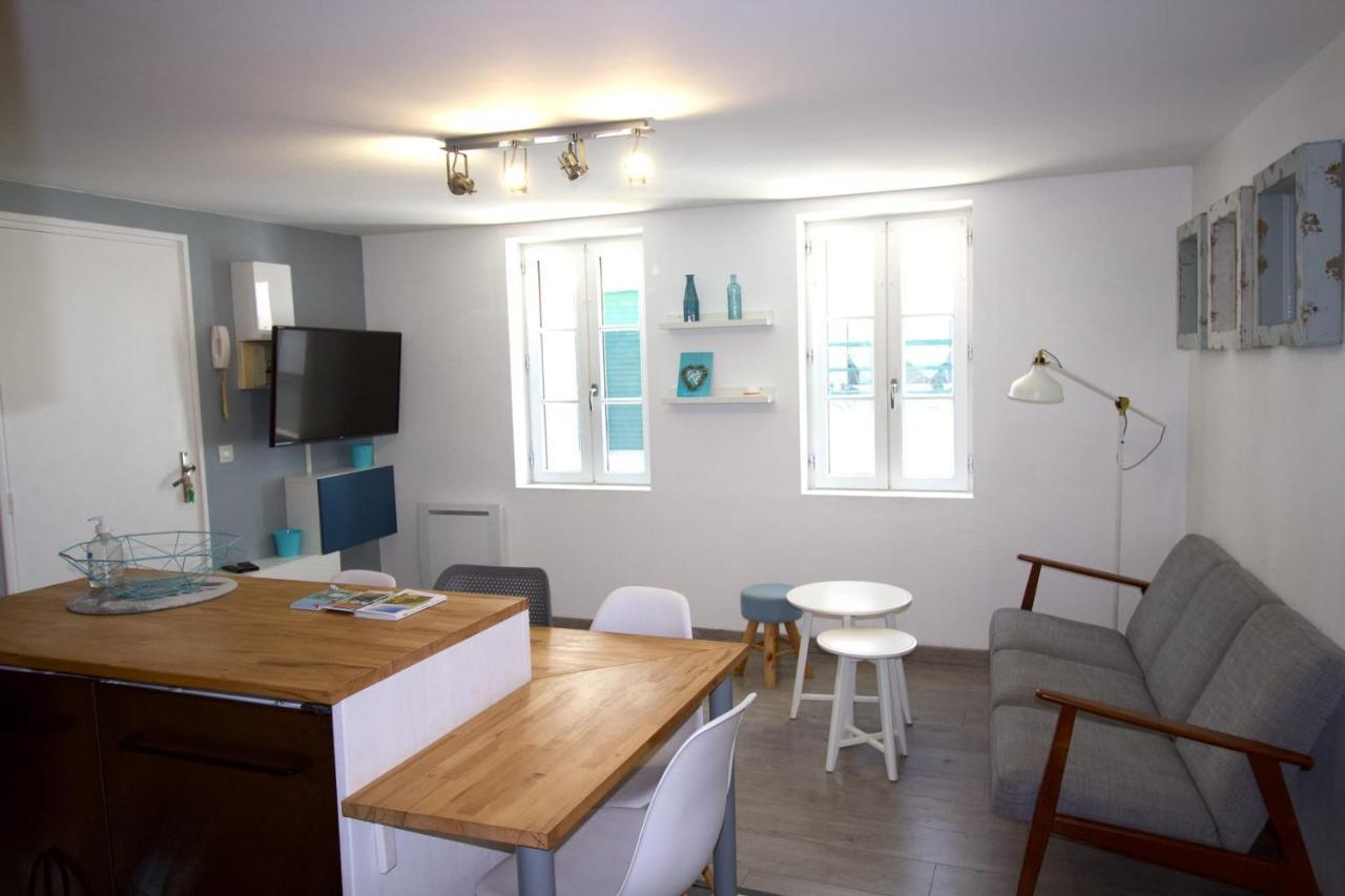 Cosy Apartment In The Center Of La Flotte Exterior photo